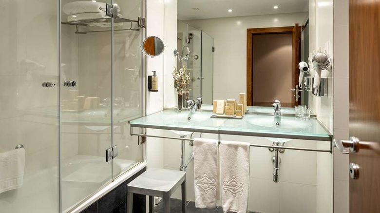 <b>Parador de La Granja Room</b>. Images powered by <a href="https://iceportal.shijigroup.com/" title="IcePortal" target="_blank">IcePortal</a>.