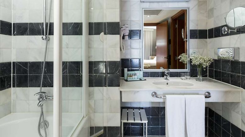 <b>Parador de la Seu d'Urgell Suite</b>. Images powered by <a href="https://iceportal.shijigroup.com/" title="IcePortal" target="_blank">IcePortal</a>.