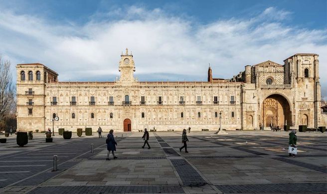 Parador de Leon Exterior