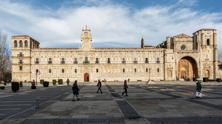 Parador de Leon Exterior