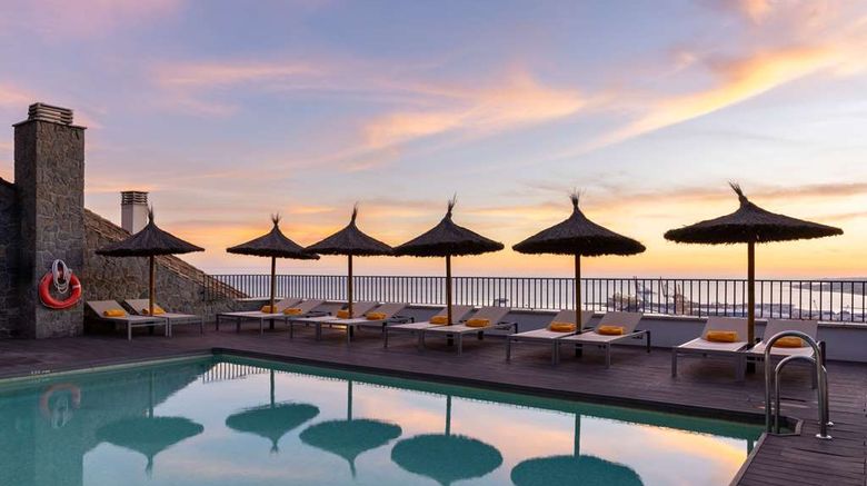 <b>Parador de Malaga Gibralfaro Pool</b>. Images powered by <a href="https://iceportal.shijigroup.com/" title="IcePortal" target="_blank">IcePortal</a>.