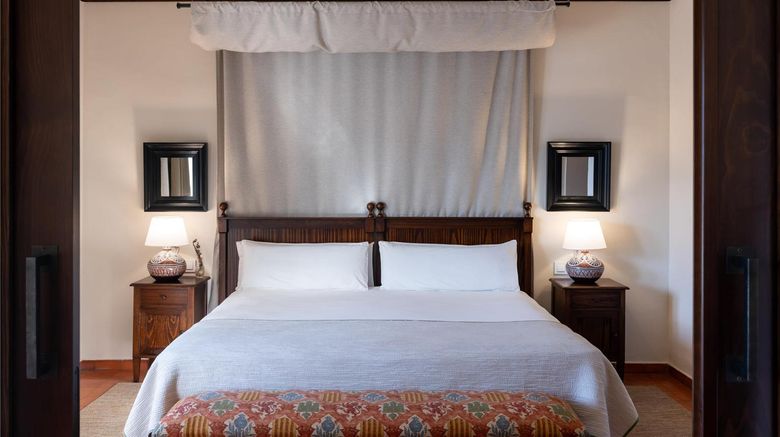<b>Parador de Manzanares Suite</b>. Images powered by <a href="https://iceportal.shijigroup.com/" title="IcePortal" target="_blank">IcePortal</a>.