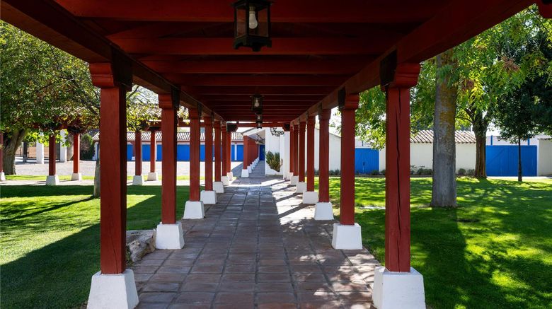 <b>Parador de Manzanares Exterior</b>. Images powered by <a href="https://iceportal.shijigroup.com/" title="IcePortal" target="_blank">IcePortal</a>.