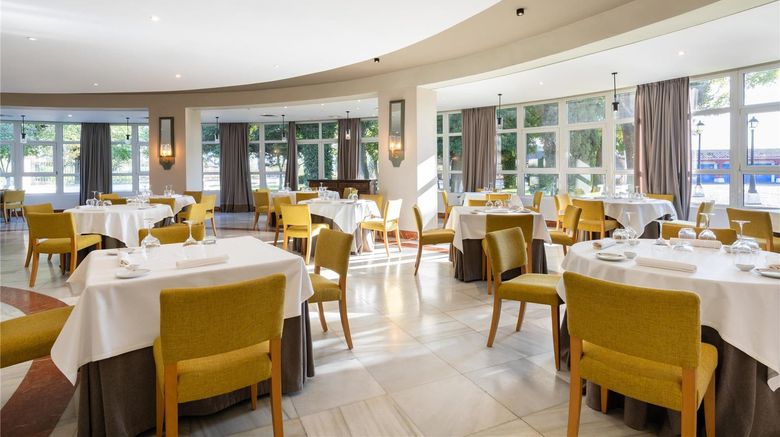 <b>Parador de Manzanares Restaurant</b>. Images powered by <a href="https://iceportal.shijigroup.com/" title="IcePortal" target="_blank">IcePortal</a>.