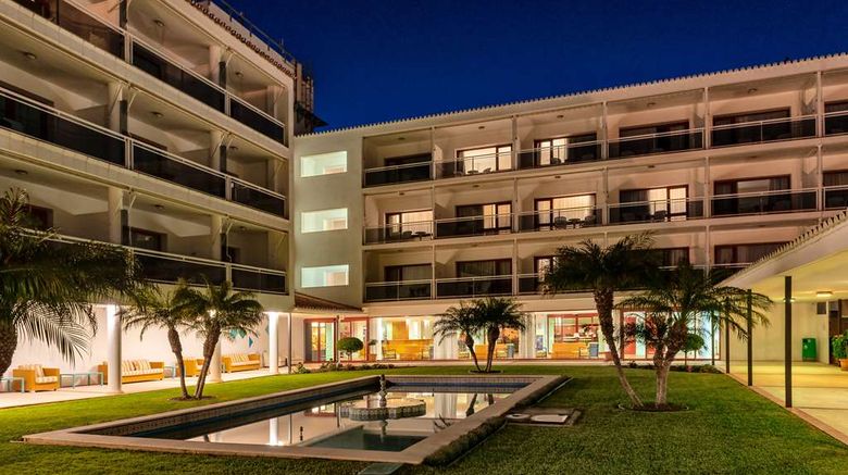 <b>Parador de Nerja Exterior</b>. Images powered by <a href="https://iceportal.shijigroup.com/" title="IcePortal" target="_blank">IcePortal</a>.