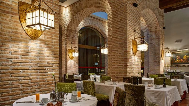 <b>Parador de Olite Restaurant</b>. Images powered by <a href="https://iceportal.shijigroup.com/" title="IcePortal" target="_blank">IcePortal</a>.