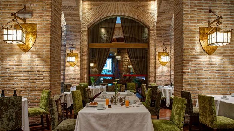 <b>Parador de Olite Restaurant</b>. Images powered by <a href="https://iceportal.shijigroup.com/" title="IcePortal" target="_blank">IcePortal</a>.
