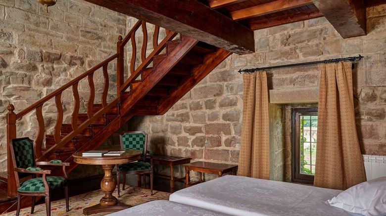 <b>Parador de Olite Room</b>. Images powered by <a href="https://iceportal.shijigroup.com/" title="IcePortal" target="_blank">IcePortal</a>.