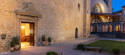 Parador de Olite Exterior