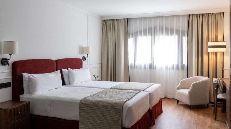 <b>Parador de Olite Room</b>. Images powered by <a href="https://iceportal.shijigroup.com/" title="IcePortal" target="_blank">IcePortal</a>.