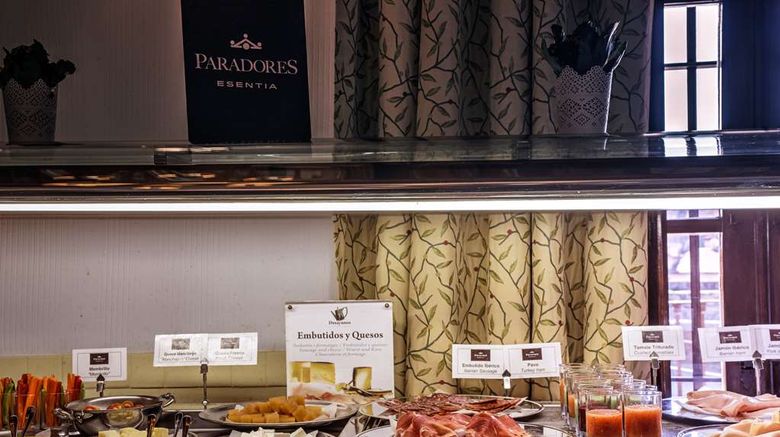 <b>Parador de Oropesa Restaurant</b>. Images powered by <a href="https://iceportal.shijigroup.com/" title="IcePortal" target="_blank">IcePortal</a>.