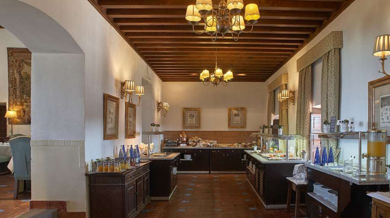 <b>Parador de Oropesa Restaurant</b>. Images powered by <a href="https://iceportal.shijigroup.com/" title="IcePortal" target="_blank">IcePortal</a>.