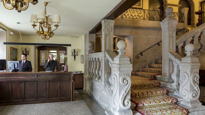 <b>Parador de Pontevedra Lobby</b>. Images powered by <a href="https://iceportal.shijigroup.com/" title="IcePortal" target="_blank">IcePortal</a>.