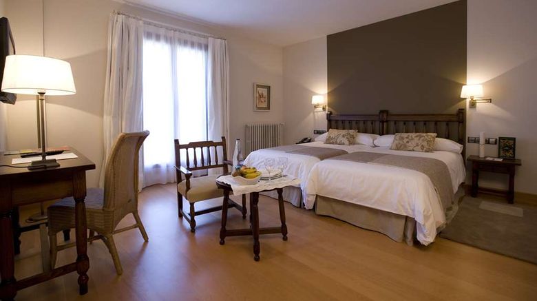 <b>Parador de Puebla de Sanabria Room</b>. Images powered by <a href="https://iceportal.shijigroup.com/" title="IcePortal" target="_blank">IcePortal</a>.