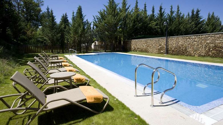 <b>Parador de Puebla de Sanabria Pool</b>. Images powered by <a href="https://iceportal.shijigroup.com/" title="IcePortal" target="_blank">IcePortal</a>.