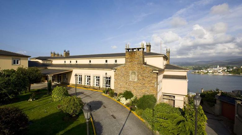 <b>Parador de Ribadeo Exterior</b>. Images powered by <a href="https://iceportal.shijigroup.com/" title="IcePortal" target="_blank">IcePortal</a>.