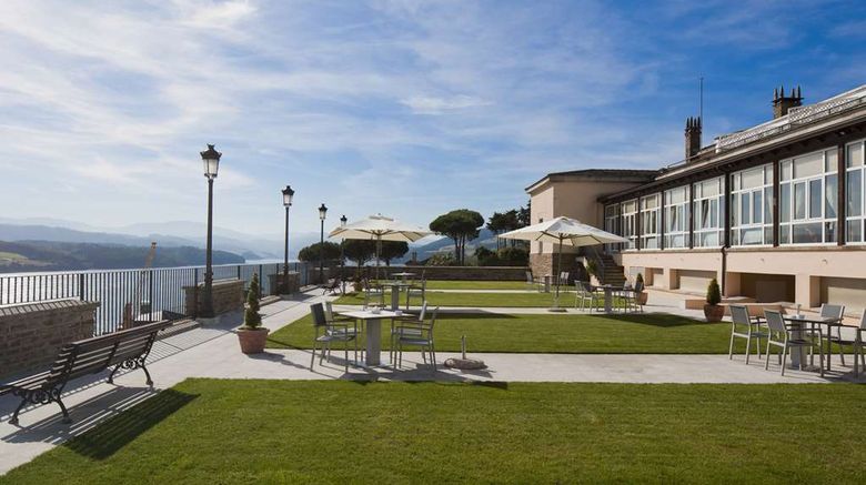 <b>Parador de Ribadeo Exterior</b>. Images powered by <a href="https://iceportal.shijigroup.com/" title="IcePortal" target="_blank">IcePortal</a>.
