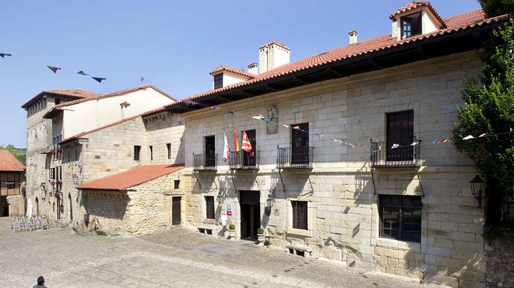 Parador de Santillana Gil Blas Exterior