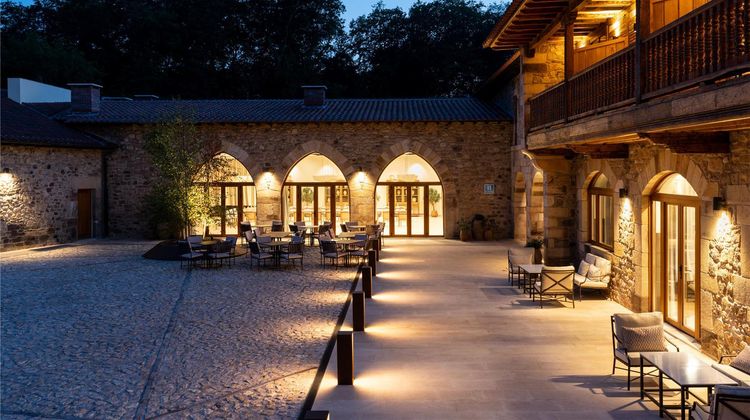 Parador de Santillana Exterior