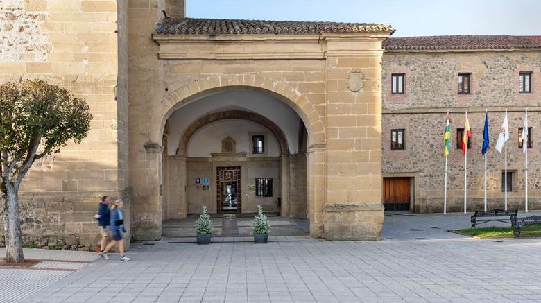 <b>Parador de Sto Domingo Bernardo Fresneda Exterior</b>. Images powered by <a href="https://iceportal.shijigroup.com/" title="IcePortal" target="_blank">IcePortal</a>.