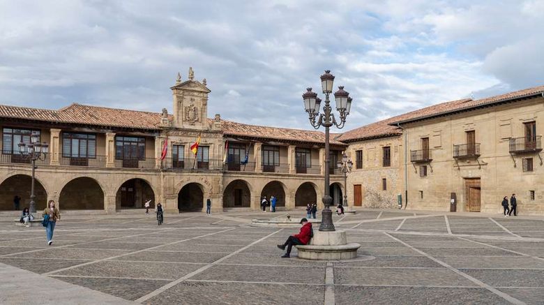 Parador de Santo Domingo de la Calzada Exterior. Images powered by <a href="https://iceportal.shijigroup.com" target="_blank" rel="noopener">Ice Portal</a>.
