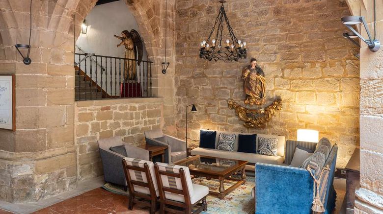 <b>Parador de Santo Domingo de la Calzada Lobby</b>. Images powered by <a href="https://iceportal.shijigroup.com/" title="IcePortal" target="_blank">IcePortal</a>.