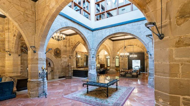 <b>Parador de Santo Domingo de la Calzada Lobby</b>. Images powered by <a href="https://iceportal.shijigroup.com/" title="IcePortal" target="_blank">IcePortal</a>.