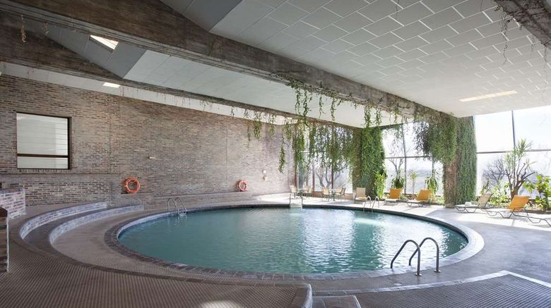 <b>Parador de Segovia Pool</b>. Images powered by <a href="https://iceportal.shijigroup.com/" title="IcePortal" target="_blank">IcePortal</a>.