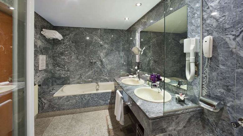 <b>Parador de Segovia Room</b>. Images powered by <a href="https://iceportal.shijigroup.com/" title="IcePortal" target="_blank">IcePortal</a>.