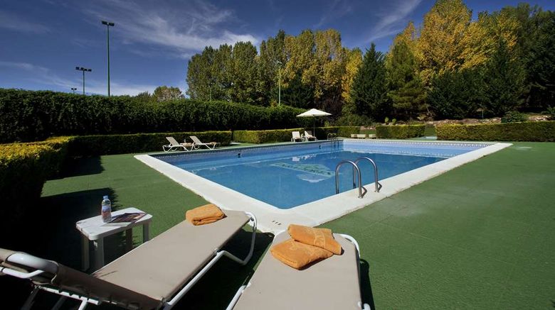 <b>Parador de Teruel Pool</b>. Images powered by <a href="https://iceportal.shijigroup.com/" title="IcePortal" target="_blank">IcePortal</a>.