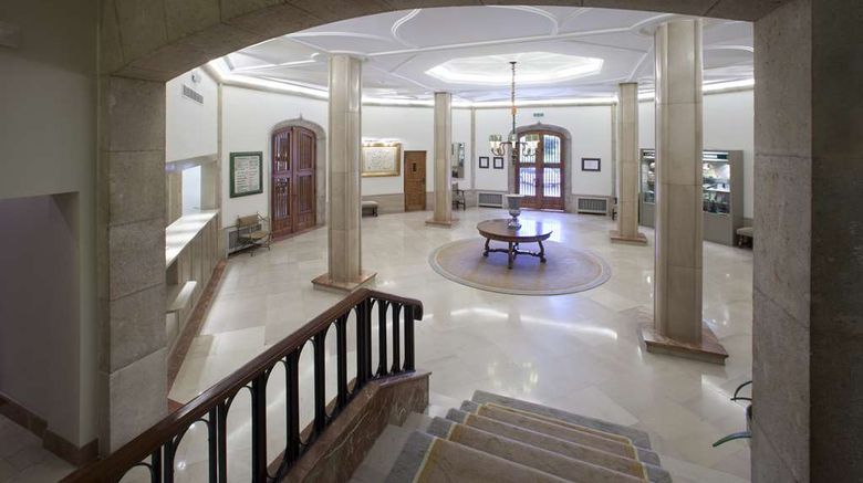 <b>Parador de Teruel Lobby</b>. Images powered by <a href="https://iceportal.shijigroup.com/" title="IcePortal" target="_blank">IcePortal</a>.