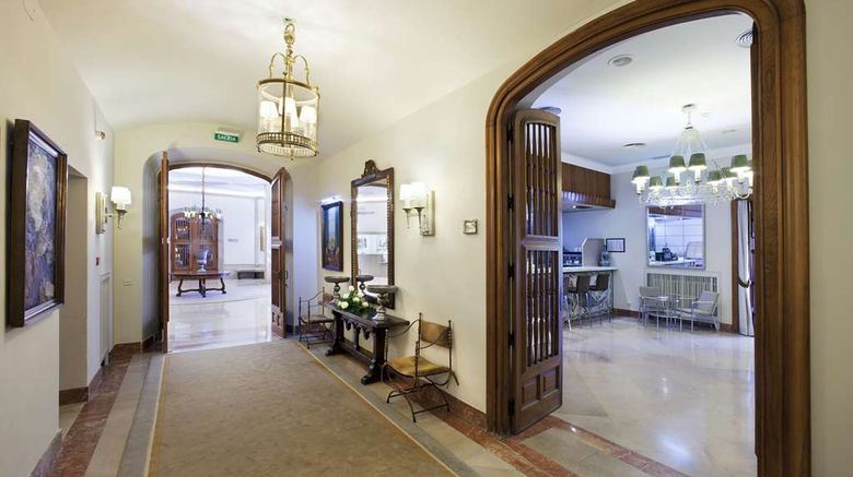 <b>Parador de Teruel Restaurant</b>. Images powered by <a href="https://iceportal.shijigroup.com/" title="IcePortal" target="_blank">IcePortal</a>.