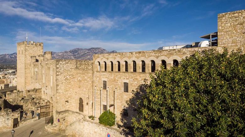 <b>Parador de Tortosa Exterior</b>. Images powered by <a href="https://iceportal.shijigroup.com/" title="IcePortal" target="_blank">IcePortal</a>.