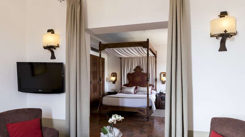 <b>Parador de Tortosa Room</b>. Images powered by <a href="https://iceportal.shijigroup.com/" title="IcePortal" target="_blank">IcePortal</a>.