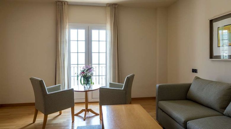 <b>Parador de Vic Suite</b>. Images powered by <a href="https://iceportal.shijigroup.com/" title="IcePortal" target="_blank">IcePortal</a>.