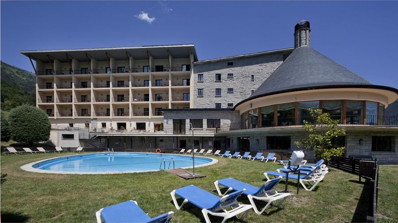 <b>Parador de Vielha Pool</b>. Images powered by <a href="https://iceportal.shijigroup.com/" title="IcePortal" target="_blank">IcePortal</a>.