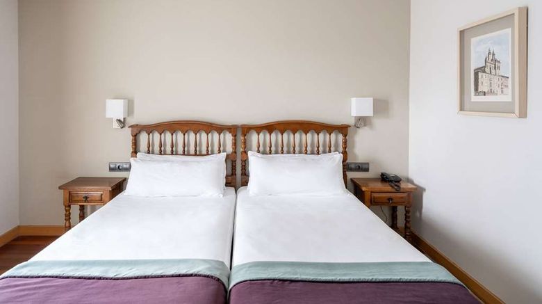 <b>Parador Villafranca del Bierzo Room</b>. Images powered by <a href="https://iceportal.shijigroup.com/" title="IcePortal" target="_blank">IcePortal</a>.