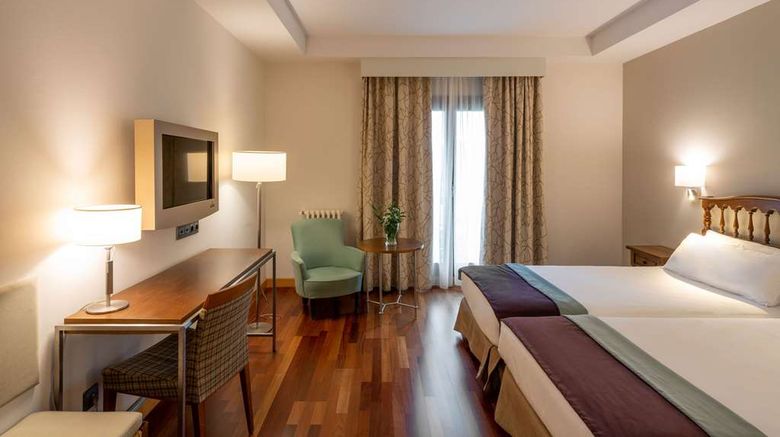 <b>Parador Villafranca del Bierzo Room</b>. Images powered by <a href="https://iceportal.shijigroup.com/" title="IcePortal" target="_blank">IcePortal</a>.