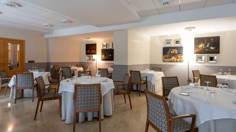 <b>Parador Villafranca del Bierzo Restaurant</b>. Images powered by <a href="https://iceportal.shijigroup.com/" title="IcePortal" target="_blank">IcePortal</a>.