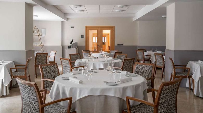 <b>Parador Villafranca del Bierzo Restaurant</b>. Images powered by <a href="https://iceportal.shijigroup.com/" title="IcePortal" target="_blank">IcePortal</a>.
