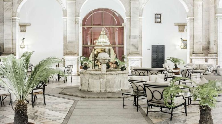 <b>Parador de Zafra Restaurant</b>. Images powered by <a href="https://iceportal.shijigroup.com/" title="IcePortal" target="_blank">IcePortal</a>.