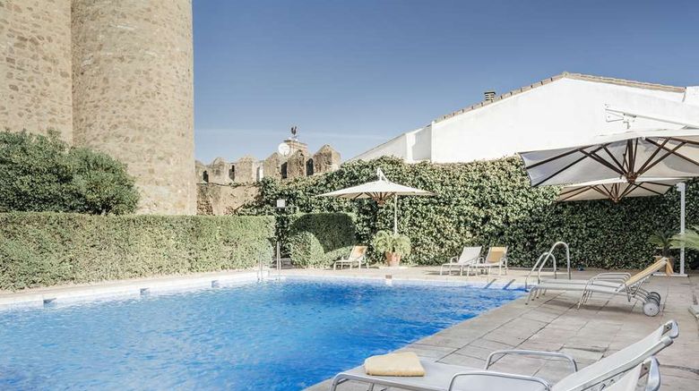 <b>Parador de Zafra Pool</b>. Images powered by <a href="https://iceportal.shijigroup.com/" title="IcePortal" target="_blank">IcePortal</a>.
