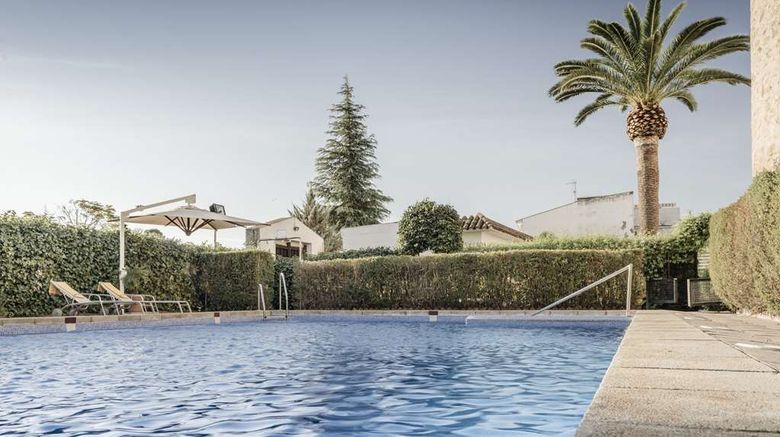<b>Parador de Zafra Pool</b>. Images powered by <a href="https://iceportal.shijigroup.com/" title="IcePortal" target="_blank">IcePortal</a>.