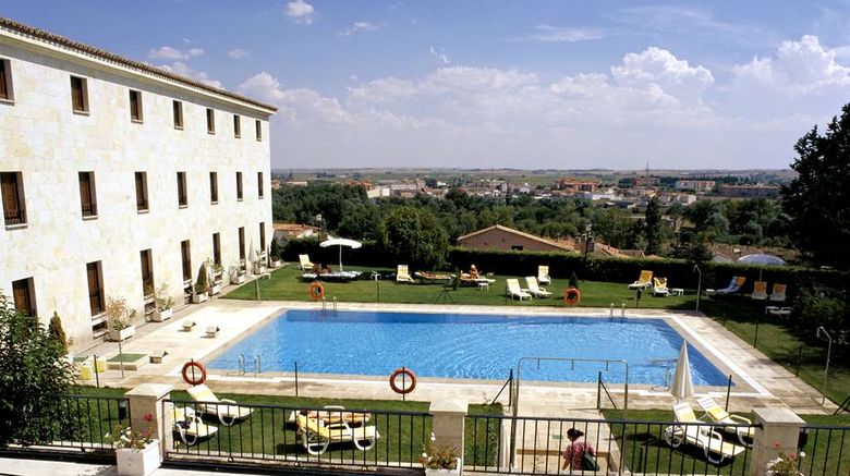 <b>Parador de Zamora Pool</b>. Images powered by <a href="https://iceportal.shijigroup.com/" title="IcePortal" target="_blank">IcePortal</a>.
