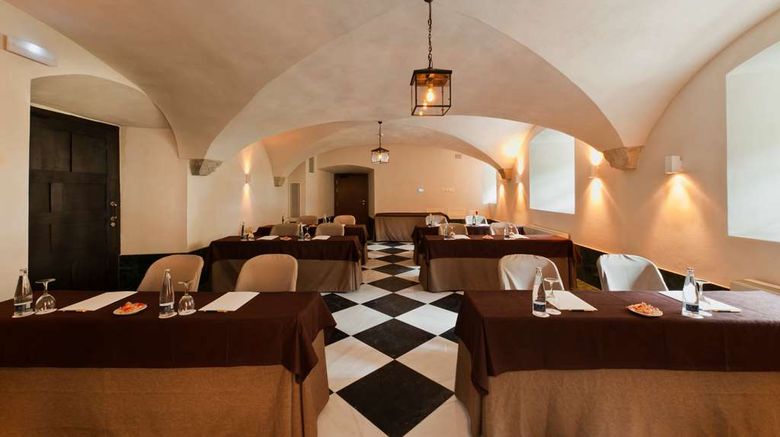 <b>Parador Monasterio de Corias Meeting</b>. Images powered by <a href="https://iceportal.shijigroup.com/" title="IcePortal" target="_blank">IcePortal</a>.