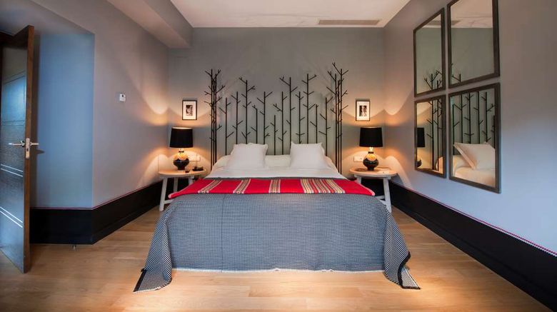 <b>Parador Monasterio de Corias Suite</b>. Images powered by <a href="https://iceportal.shijigroup.com/" title="IcePortal" target="_blank">IcePortal</a>.