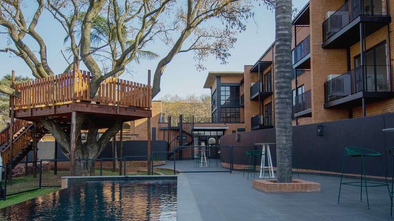<b>Hyatt House Johannesburg Sandton Pool</b>. Images powered by <a href="https://iceportal.shijigroup.com/" title="IcePortal" target="_blank">IcePortal</a>.