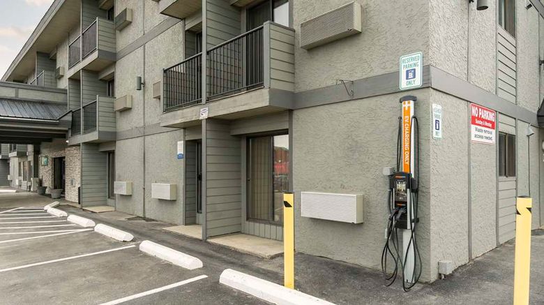 <b>Quality Inn & Suites Vernon Exterior</b>. Images powered by <a href="https://iceportal.shijigroup.com/" title="IcePortal" target="_blank">IcePortal</a>.