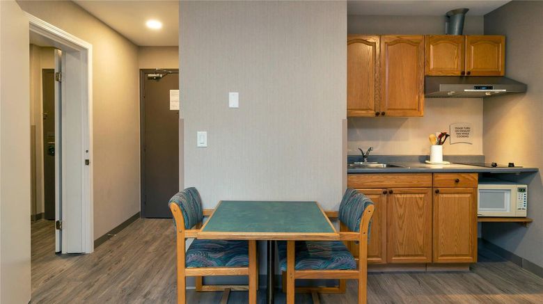 <b>Quality Inn & Suites Vernon Room</b>. Images powered by <a href="https://iceportal.shijigroup.com/" title="IcePortal" target="_blank">IcePortal</a>.