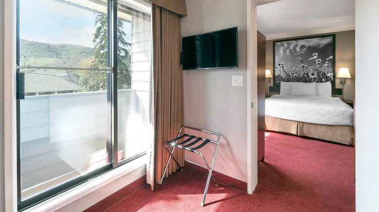 <b>Quality Inn & Suites Vernon Suite</b>. Images powered by <a href="https://iceportal.shijigroup.com/" title="IcePortal" target="_blank">IcePortal</a>.